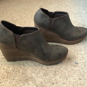 Dr. Scholl’s Brown wedge booties